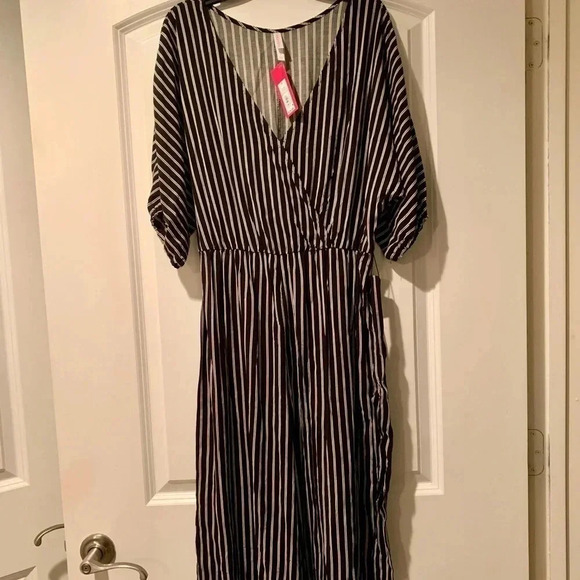 Black and White Stripe Jumpsuit with Belt New - Picture 1 of 1